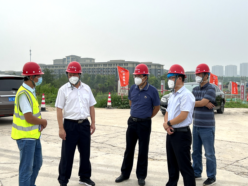 蚌埠市委常委、市委秘書長、懷遠(yuǎn)縣委書記王慶武到G206-03標(biāo)項(xiàng)目調(diào)研指導(dǎo)工作